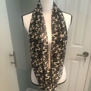 Hinge Scarf
